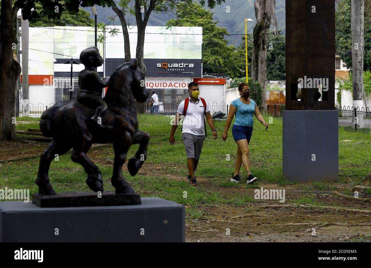 Valencia, Carabobo, Venezuela. 26th Aug, 2020. August 26, 2020. Residents recreate and make use of the face mask, during the relaxation of the quarantine, walking through the open air museum ''AndrÅ½s PÅ½rez Mujica'', better known as the square of the sculptures. Venezuela surpassed the forty thousand infected, officially announced by the government of Nicolas Maduro. Photo: Juan Carlos Hernandez. Credit: Juan Carlos Hernandez/ZUMA Wire/Alamy Live News Stock Photo