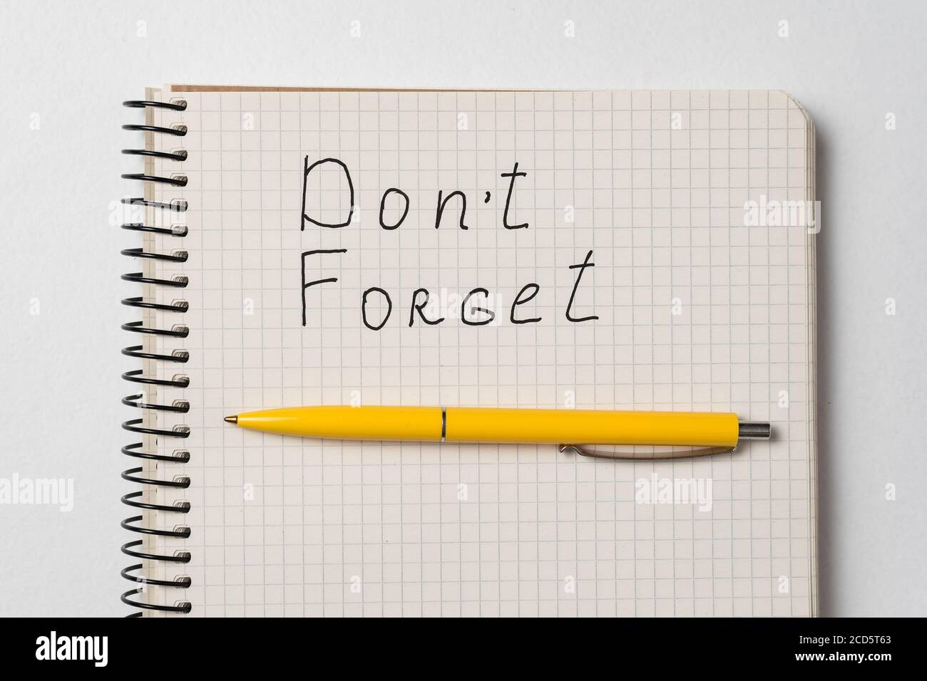 Don't Forget reminder notice. Words handwritten. Notebook and pen on a ...