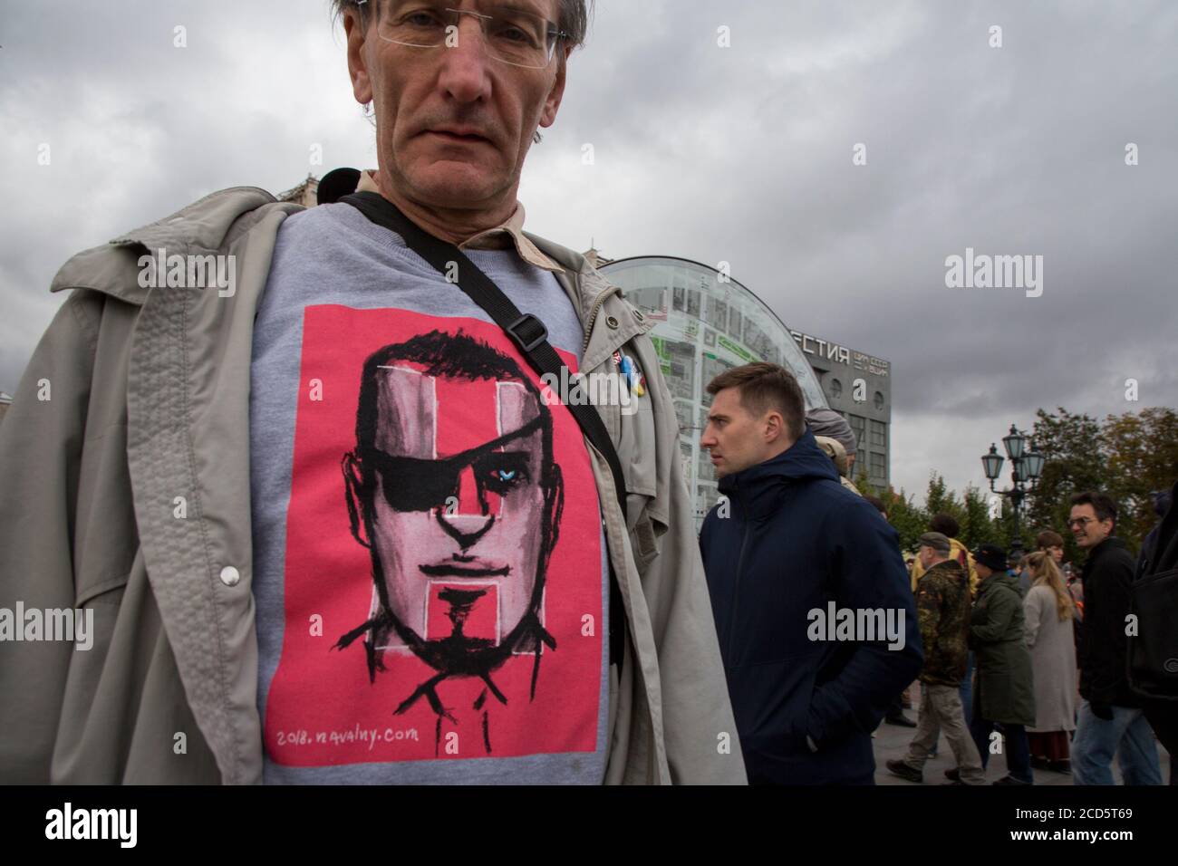 Moscow, Russia. 7th October, 2017.  People attend an unauthorized anti-Kremlin rally called by opposition leader Alexei Navalny, who is serving a 20-day jail sentence, in downtown Moscow at day of President Vladimir Putin's 65th birthday Stock Photo