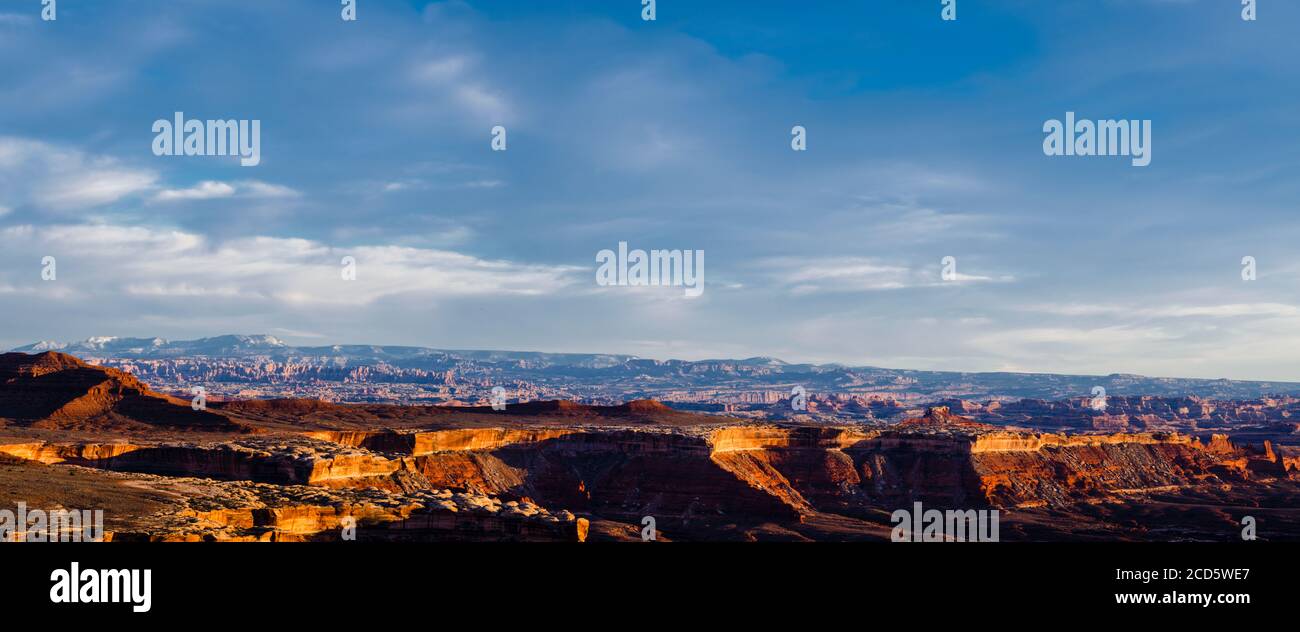 Landscape with canyon seen from Murphy Hogback, Island in the Sky District, Canyonlands National Park, Moab, Utah, USA Stock Photo