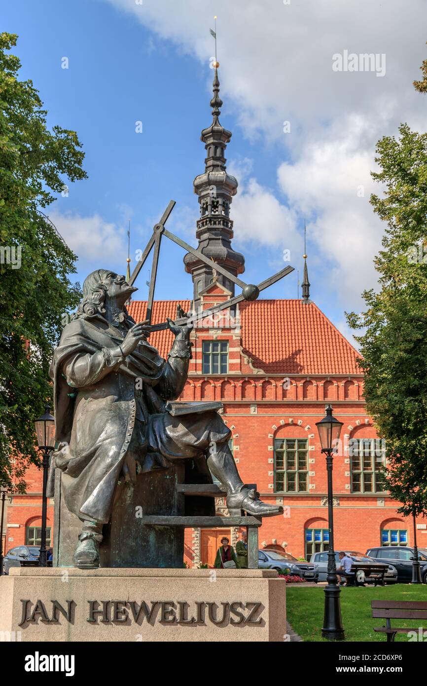 GDANSK POLEN 2017 AUGUST 26 Sculpture Of Jan Heweliusz Observing gdansk-polen-2017-august-26-sculpture-of-jan-heweliusz-observing