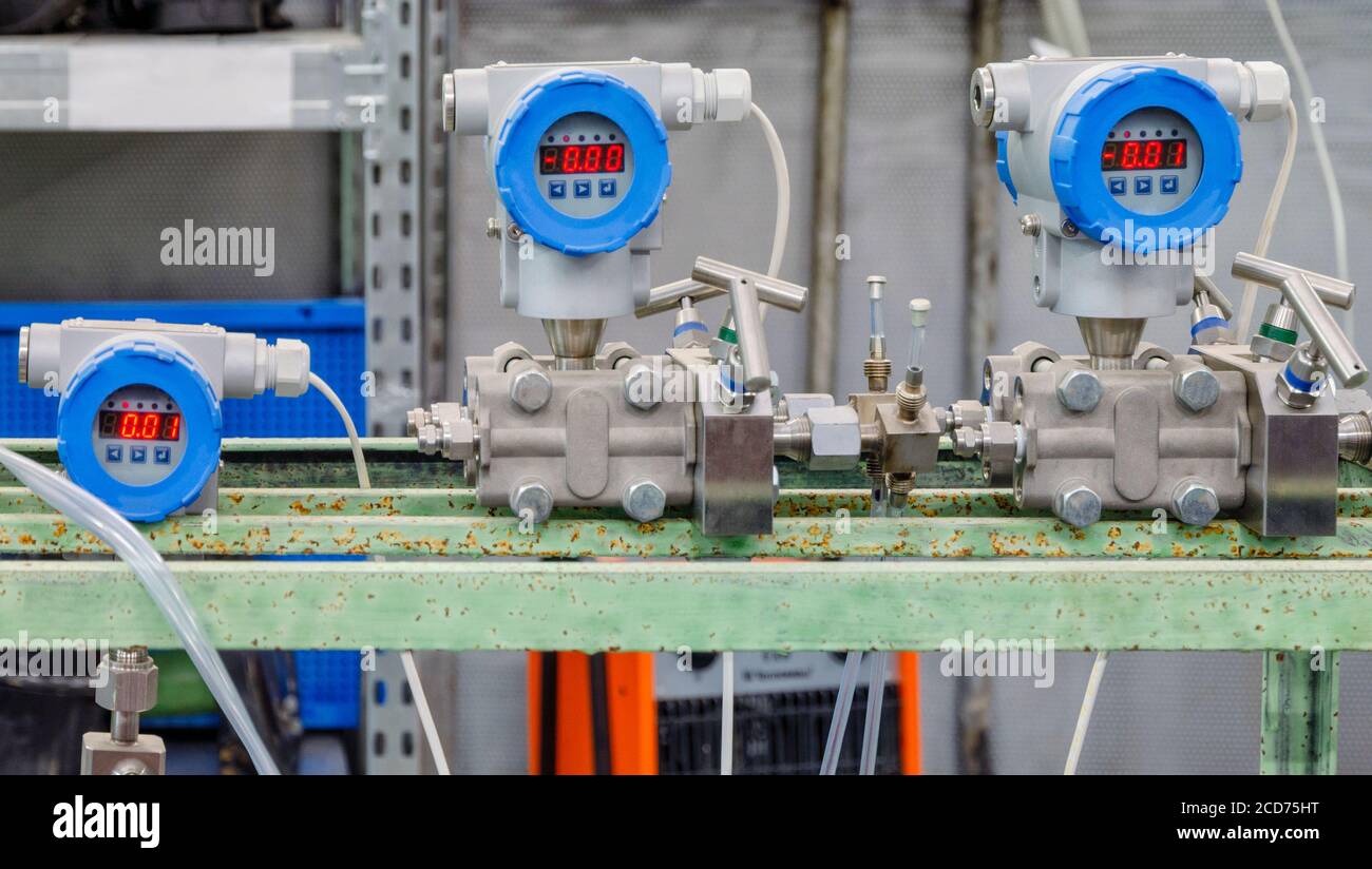 Pressure transmitter hires stock photography and images Alamy