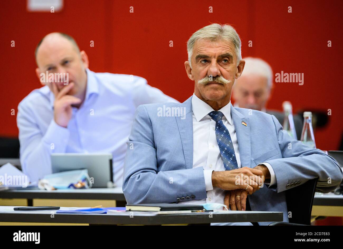 Mainz, Germany. 27th Aug, 2020. Joachim Paul (l, AfD), deputy leader of his party in Rhineland-Palatinate, sits in the state parliament behind Uwe Junge (r, AfD), leader of his party in Rhineland-Palatinate. Plenary session in the state parliament of Rhineland-Palatinate, including the adoption of a supplementary budget. Credit: Andreas Arnold/dpa/Alamy Live News Stock Photo