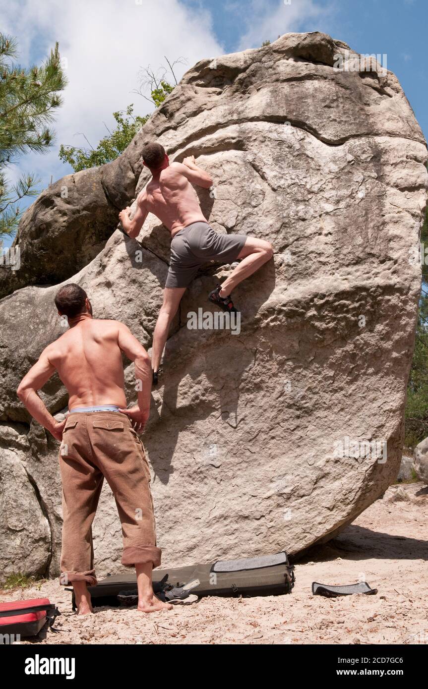 Bouldering at the rocks in the forests of Fontainebleau Stock Photo - Alamy