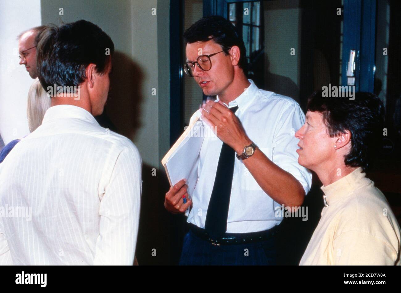 Bildreportage: Prozess Linn Westedt, Absprachen vor dem Gerichtssaal in Hamburg, Deutschland 1990. Stock Photo