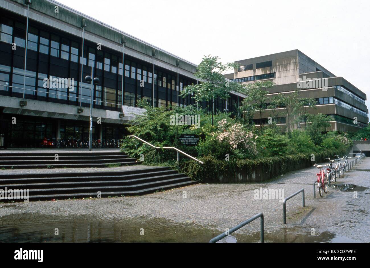 Spaziergang um die Gebäude der Universität in Hamburg, hier die Carl von Ossietzky Staats- und Universitätsbibliothek, Deutschland 1988. Stock Photo