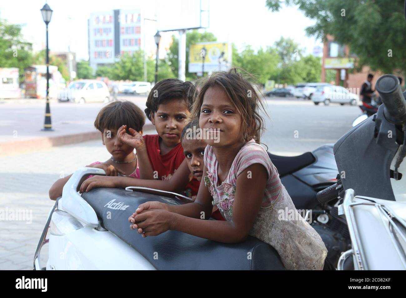jodhpur, rajasthan, india, 20th September 2020: indian poor homeless little kids wearing dirty clothes looking at the camera, roadside background outs Stock Photo