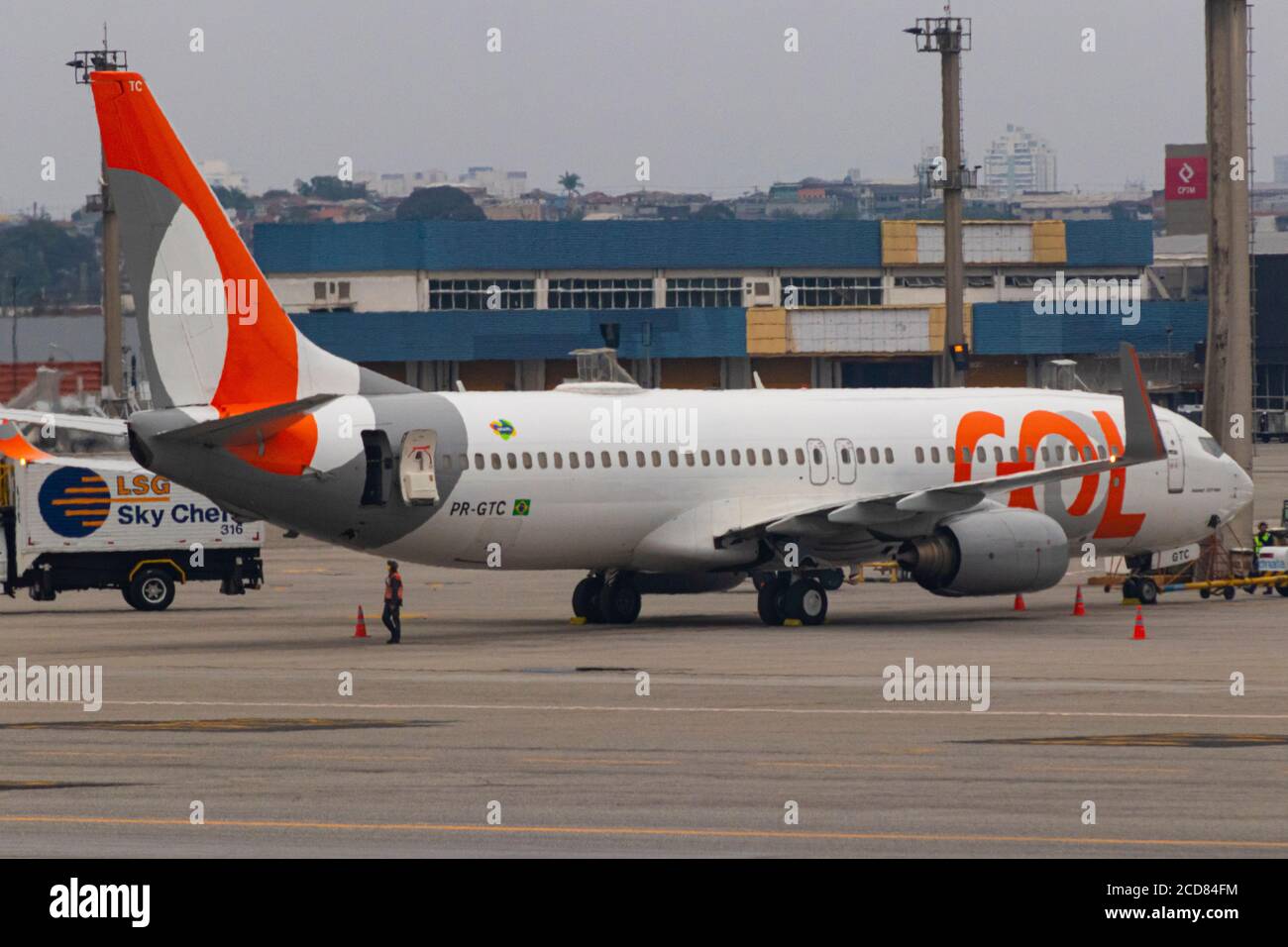 A Boeing 737-700 NG of brazilian airline Gol Linhas Aéreas on preparation to flight at Guarulhos International Airport. Stock Photo
