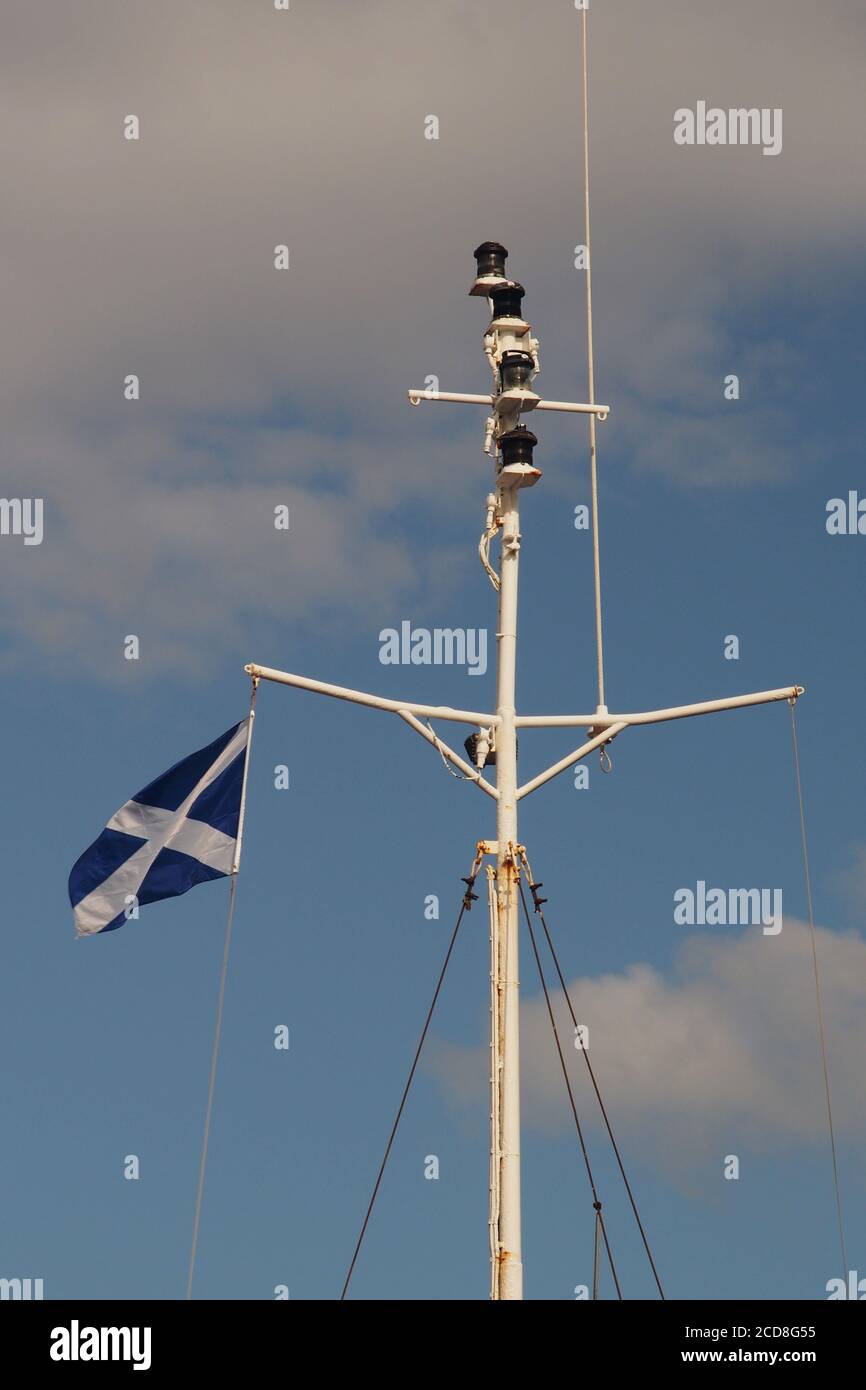Ship mast flag hi-res stock photography and images - Alamy