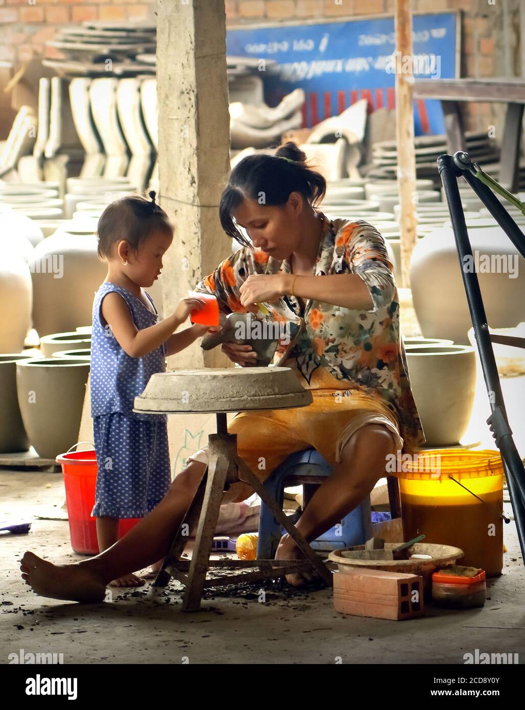 the woman, traditional pottery, rural Vinh Long, Vietnam Stock Photo