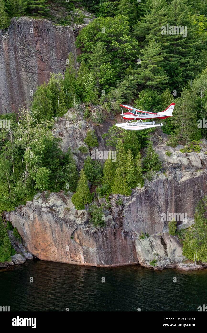 Canada, Province of Quebec, Mauricie Region, Hydravion Aventure, Cessna 206 flight over the boreal forest in the vicinity of Lac Sacacomie Stock Photo