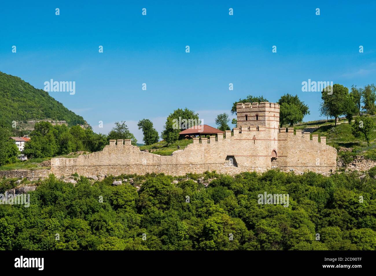 Bulgaria, Veliko Tarnovo, Ramparts of the Royal City, symbol of the glory of the Second Bulgarian Empire and the independence lost during the Ottoman invasions in Europe. Impregnable fortress, Tsarevets fell from the hands of a traitor. Stock Photo