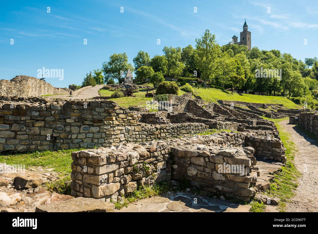 Bulgaria, Veliko Tarnovo, Ruins of the royal city, symbol of the glory of the Second Bulgarian Empire and independence lost during the Ottoman invasions in Europe. Impregnable fortress, Tsarevets fell from the hands of a traitor. Stock Photo