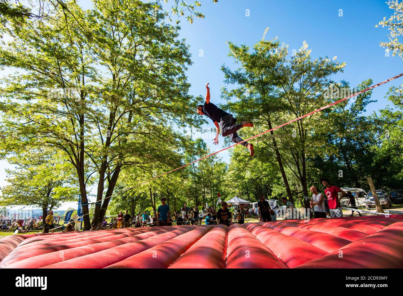 Slackline festival hi-res stock photography and images - Alamy