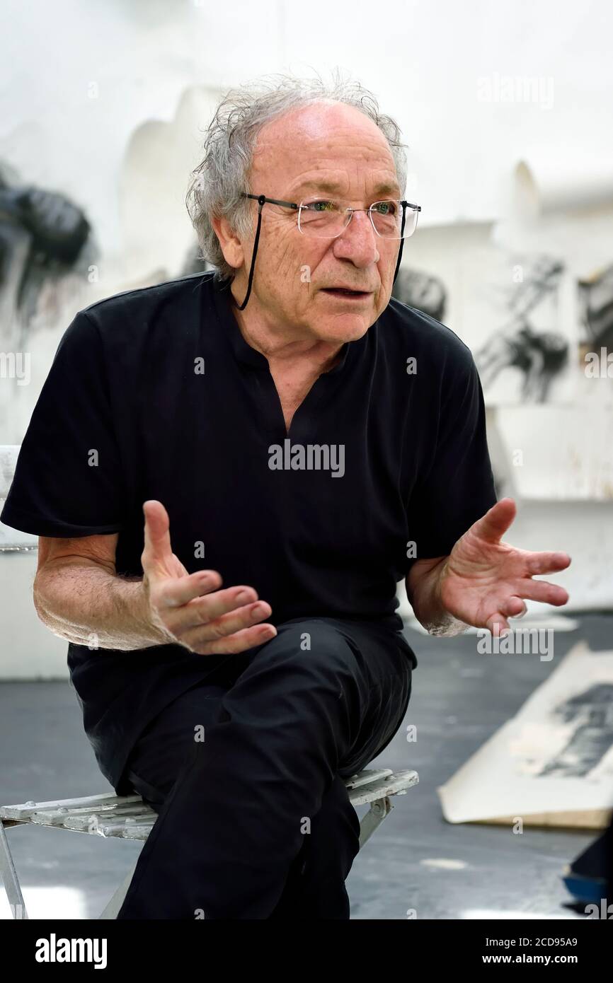 France, Ivry sur Seine, the artist Ernest Pignon-Ernest in his studio Stock Photo