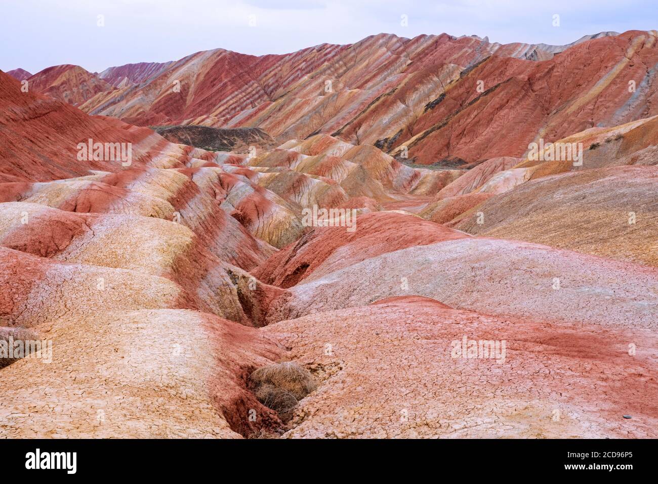 Colourful badlands in the Zhangye National Geopark / Zhangye Danxia Geopark in the northern foothills of the Qilian Mountains, Gansu Province, China Stock Photo