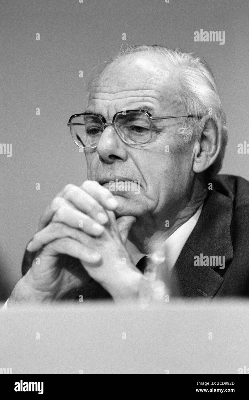Denis Thatcher, husband of the Prime Minister. Conservative and Unionist Party Conference held at the Bournemouth International Centre in Dorset . October 1990. Photo: Neil Turner Stock Photo