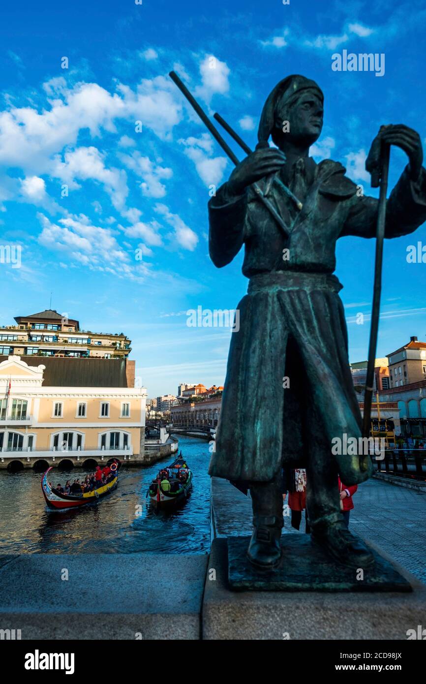 Portugal, Aveiro, sea weeds picker and colored boats, or barcos Moliceiros Stock Photo