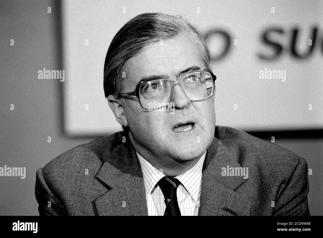 Kenneth Baker – Chancellor of the Duchy of Lancaster speaks at a fringe meeting during the Conservative and Unionist Party Conference held at the Bournemouth International Centre in Dorset . October 1990. Photo: Neil Turner Stock Photo