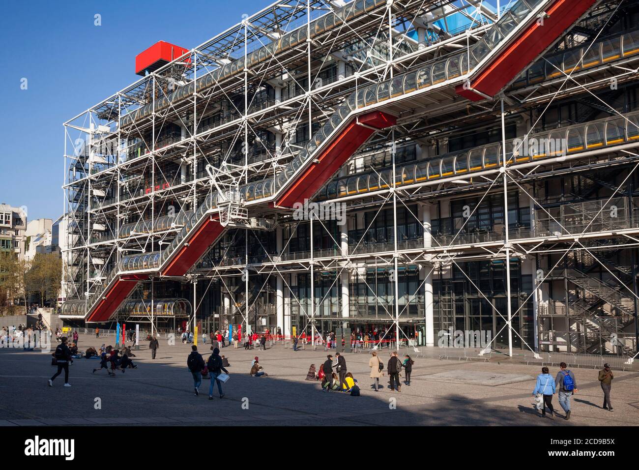 France, Paris, Les Halles district, Pompidou Center or Beaubourg, architects Renzo Piano, Richard Rogers and Gianfranco Franchini Stock Photo