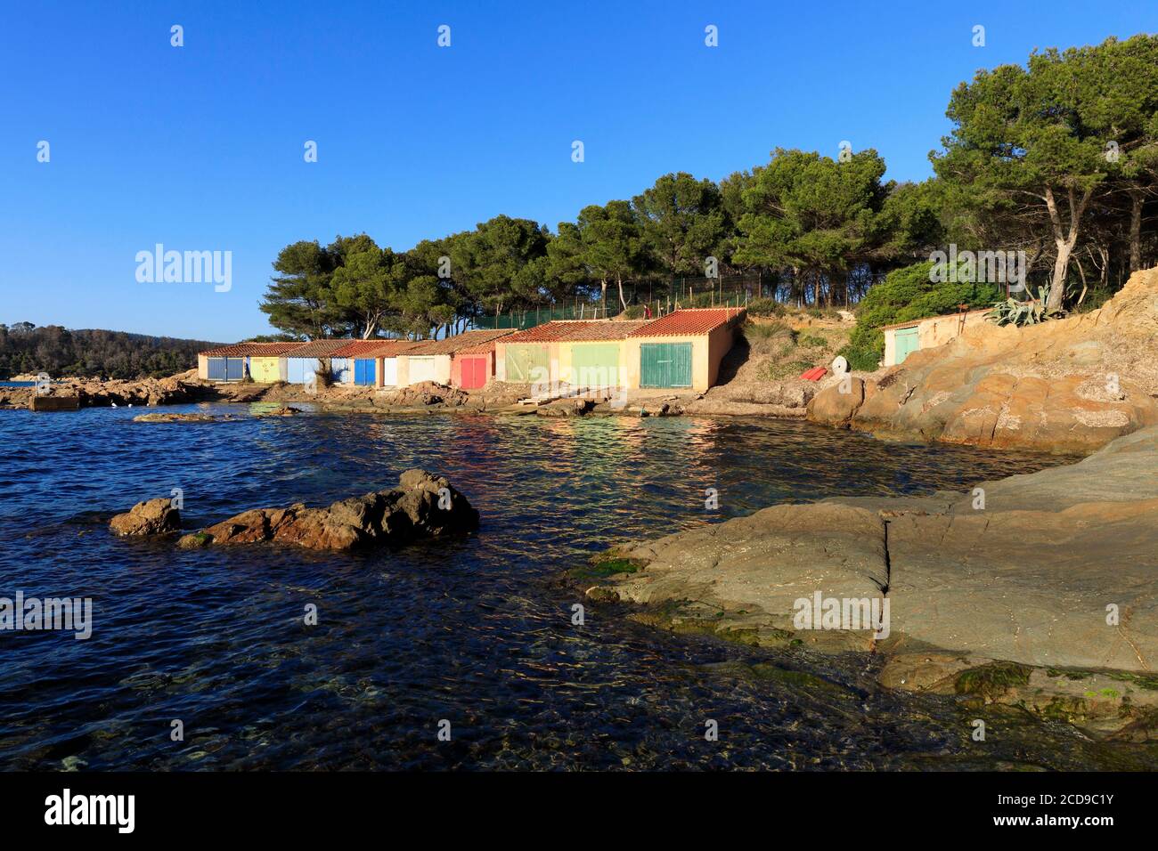 France, Var, Bormes les Mimosas, Bregancon, Pointe du Diable, Cabasson Bay, fishermen's cabins Stock Photo