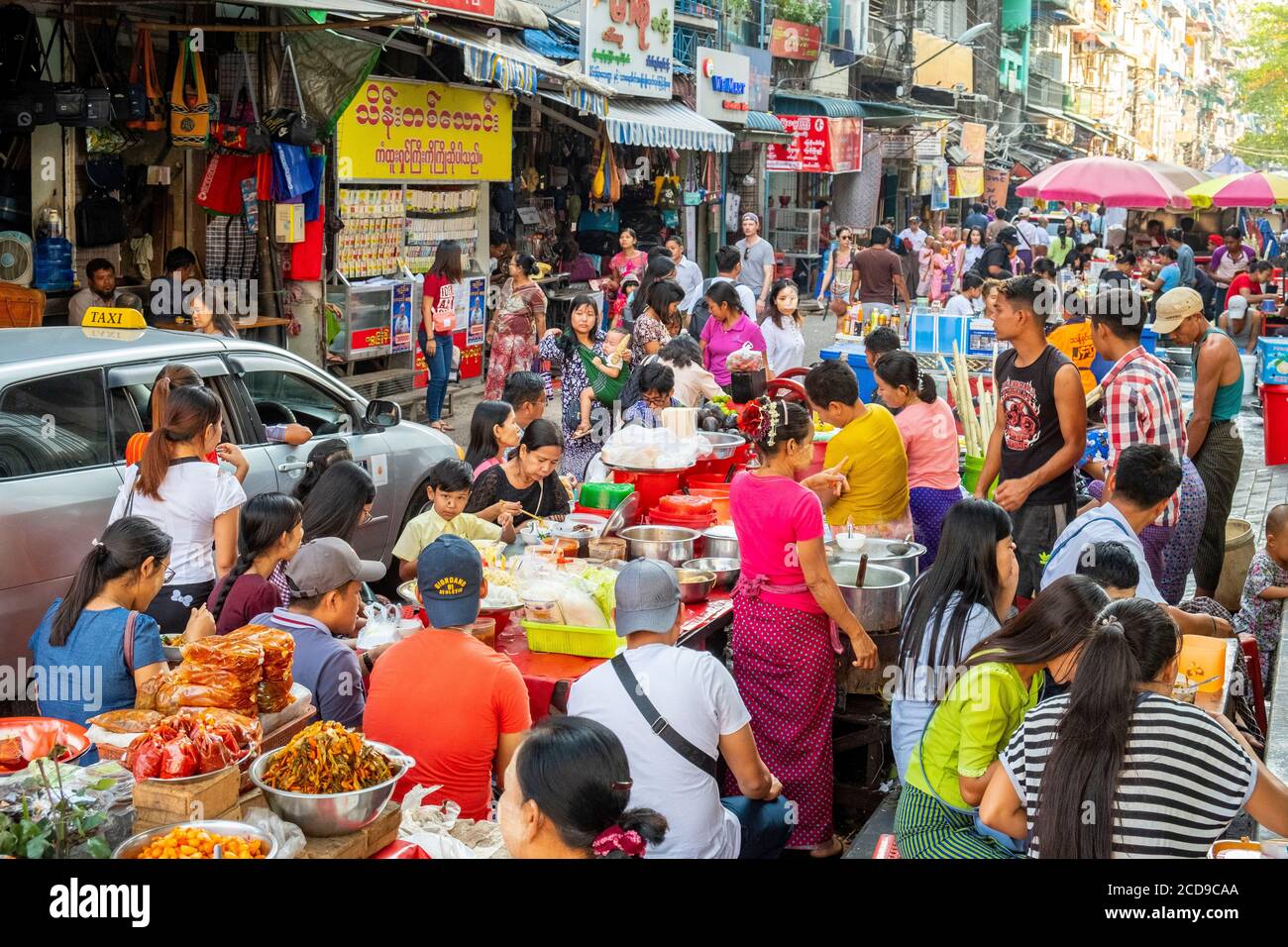 Myanmar (Burma), Yangon, the colonial city, street catering Stock Photo