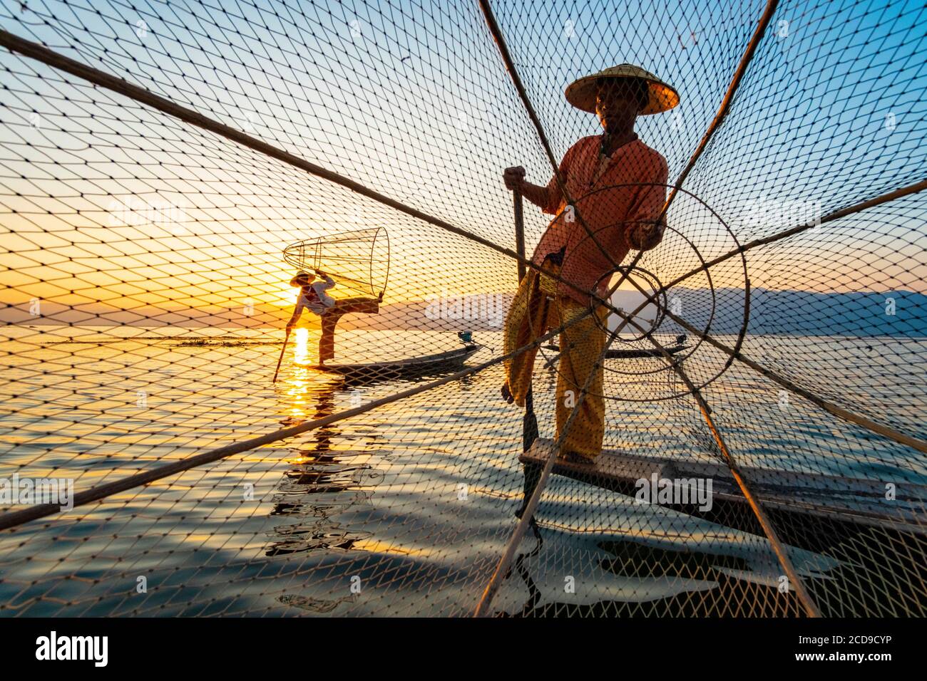 Basket fisherman of burma hi-res stock photography and images - Page 3 -  Alamy