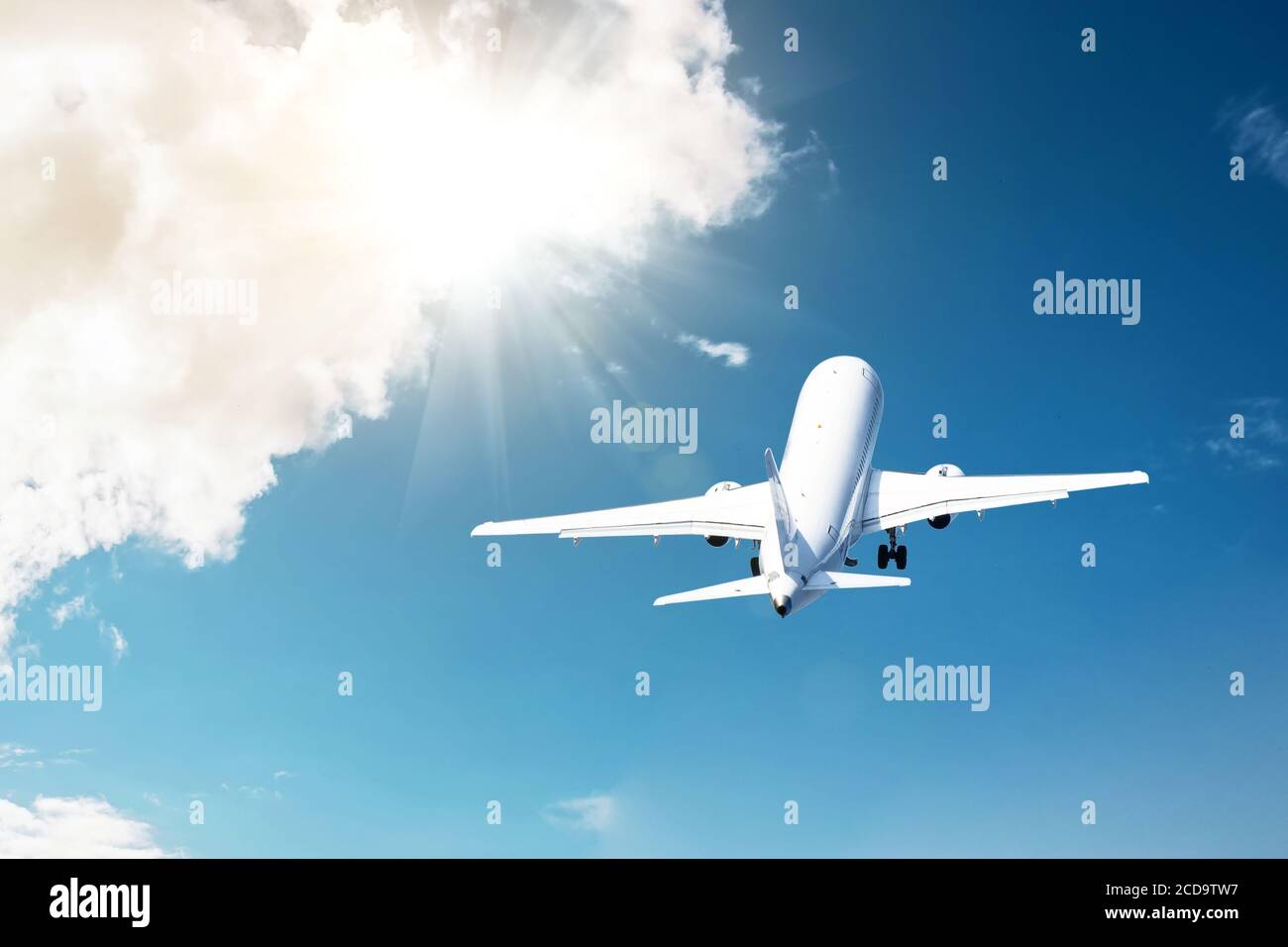 Huge plane takeoff climb hi-res stock photography and images - Alamy