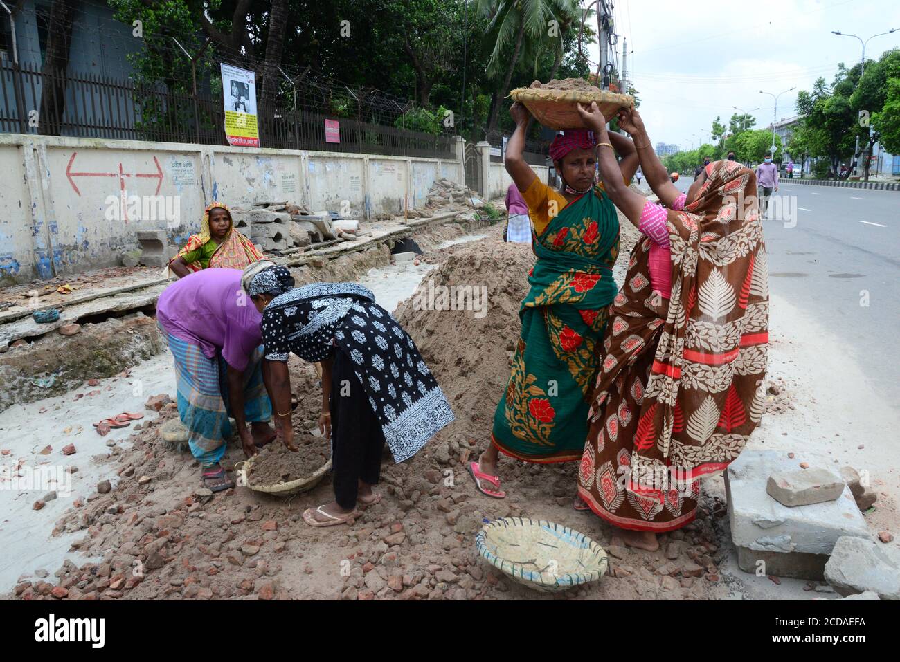 Women without facemask hi-res stock photography and images - Alamy