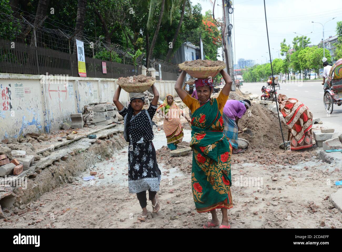 Women without facemask hi-res stock photography and images - Alamy