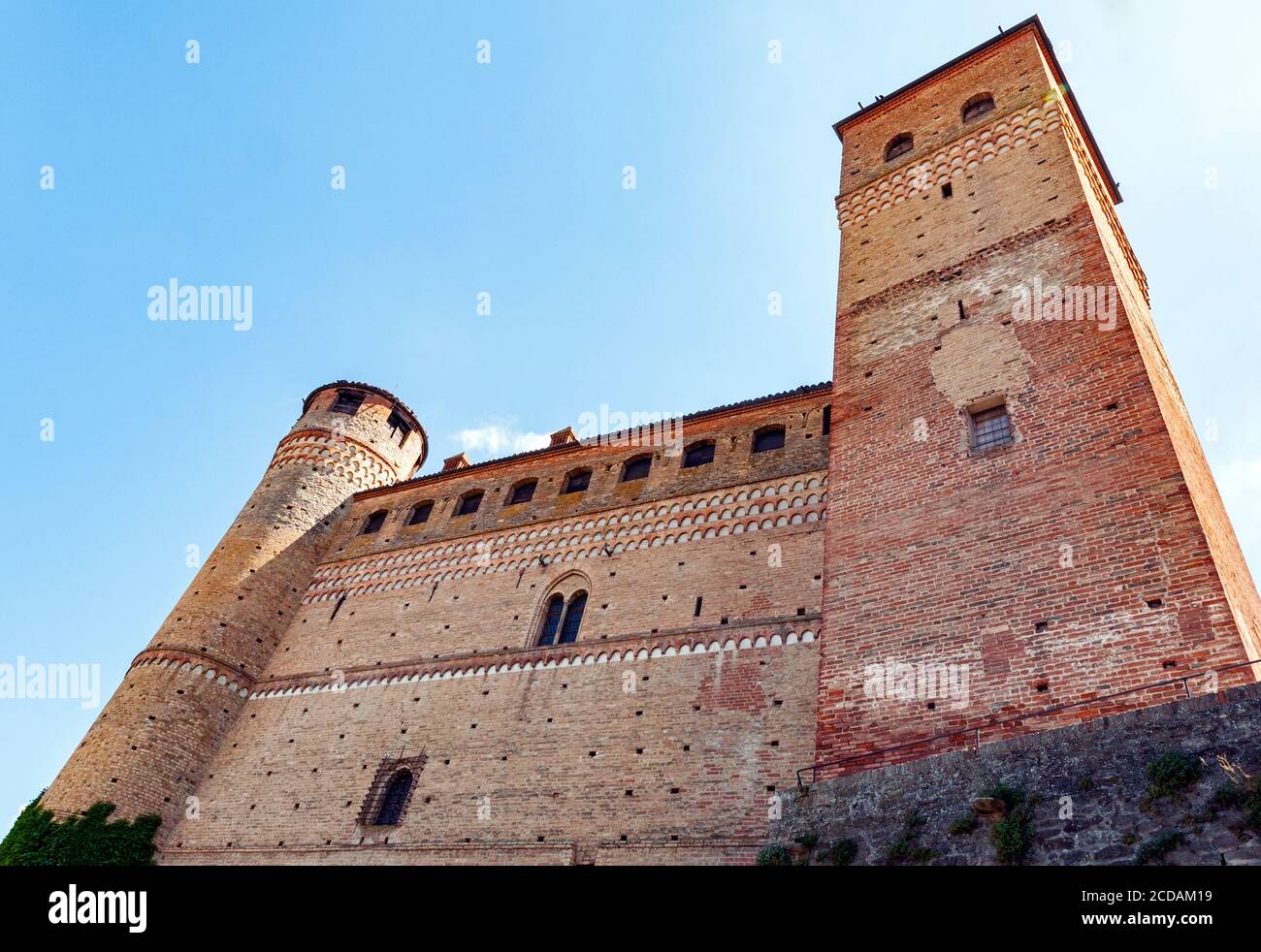 Castello di serralunga dalba hi-res stock photography and images - Alamy