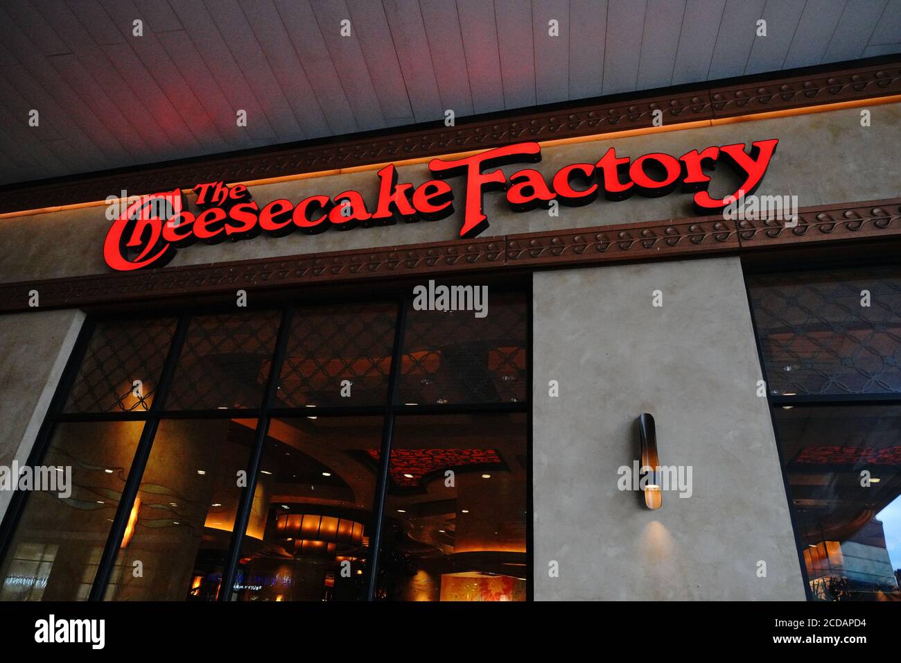 Cheesecake Factory, logo in Queens borough Stock Photo Alamy