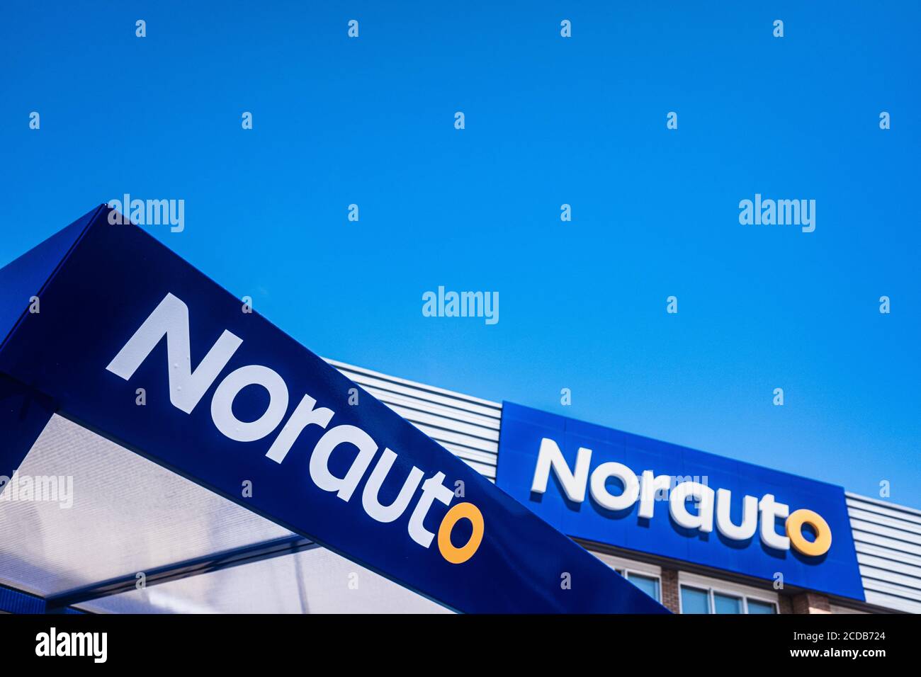 Valencia, Spain - August 26, 2020: Emblem of the chain of fast car repair shops Norauto. Stock Photo
