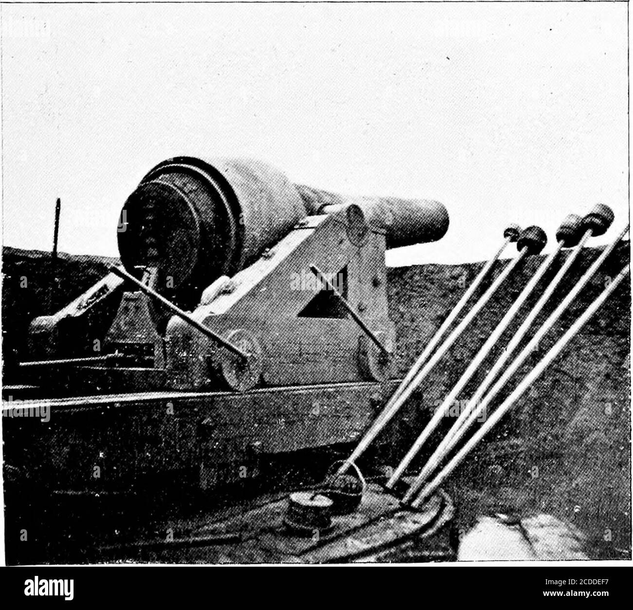 . History of the First Connecticut Artillery [electronic resource]: and of the siege trains of the armies operating against Richmond, 1862-1865 . Before Frederickburg in 1802. This battery was manned by Co. B, and consisted of thirty-poundRodman guns. This photograph was taken after the battle, andshows the guns limbered up and in the traveling trunnions. Fort Sumner on the CUickahominy. This photograph was taken in June, 1862, and shows the light gundetachments at their posts awaiting a threatened attack.. Stock Photo