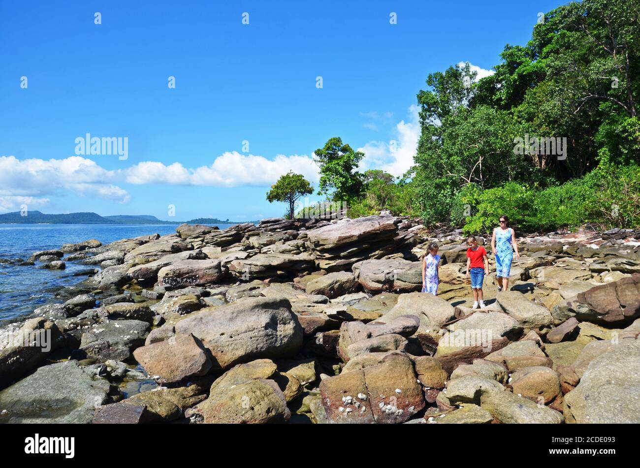 Guests walk on the rock platform on Koh Bong, the uninhabited island  attached to Song Saa private island resort, Cambodia Stock Photo - Alamy