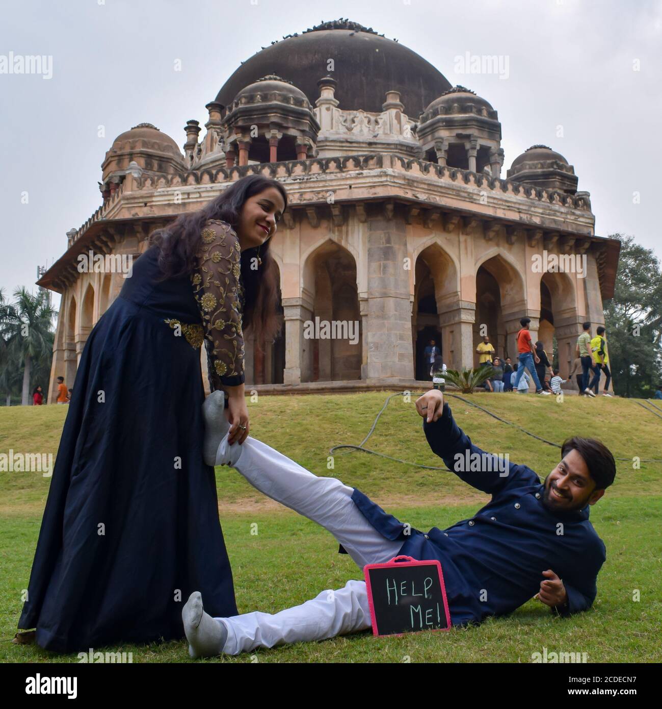 new delhi india november 25 2019 a couple pose for pre wedding shoot inside lodhi garden delhi a popular tourist landmark in new delhi india for 2CDECN7