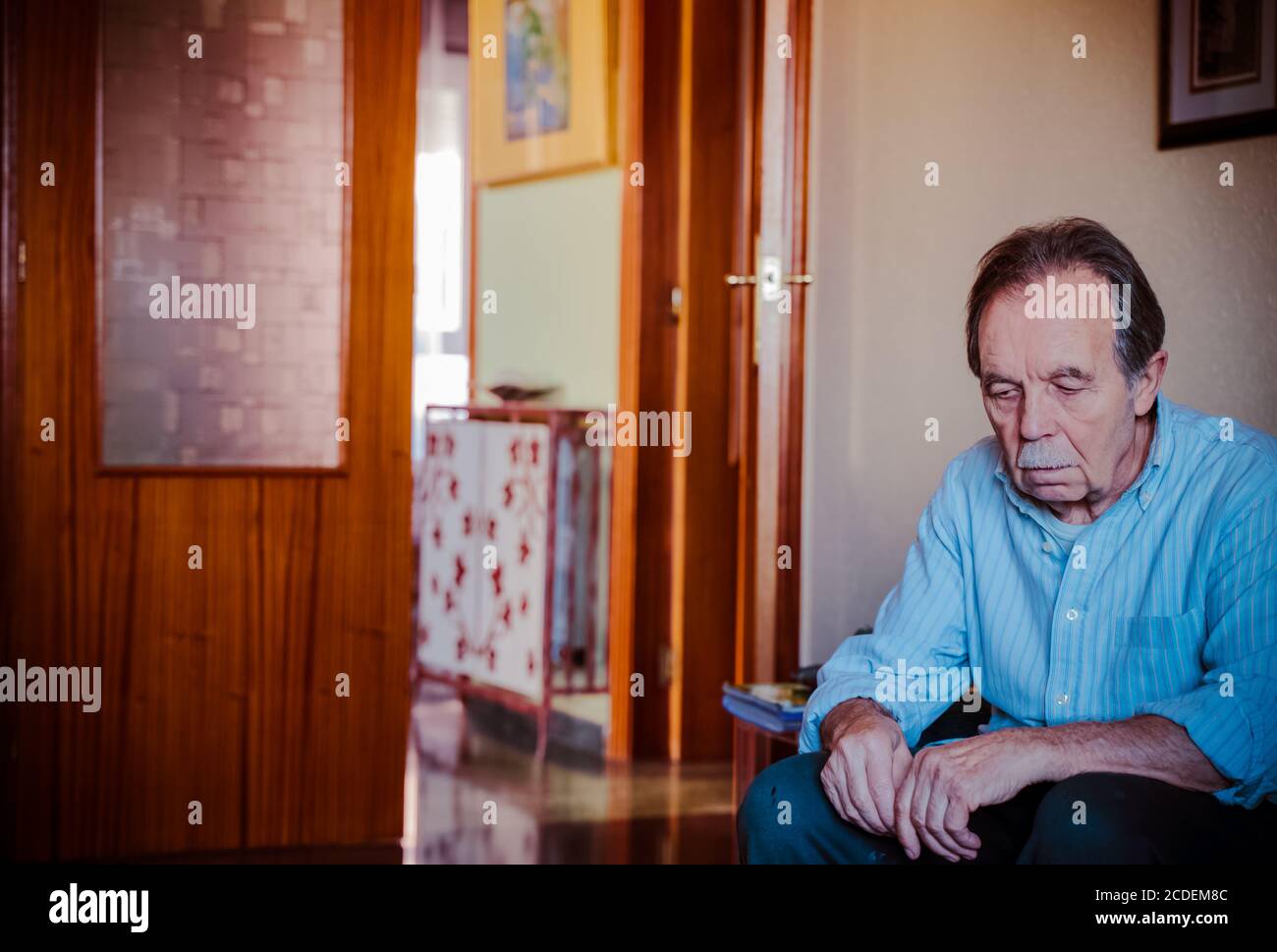 Sad old man hi-res stock photography and images - Alamy