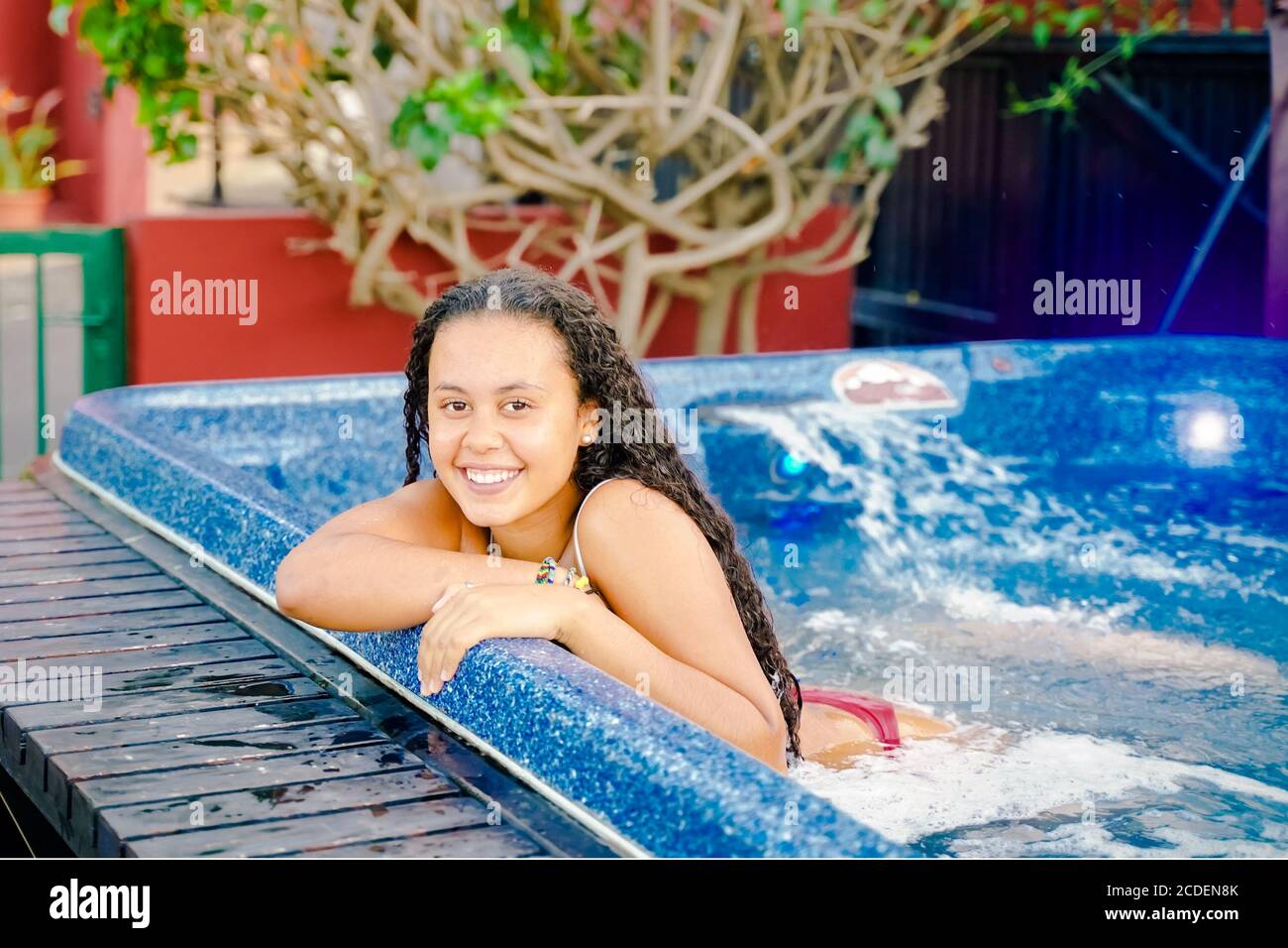 Woman In Jacuzzi Woman relaxing at a spa in the hot tub hi-res stock photography and ...