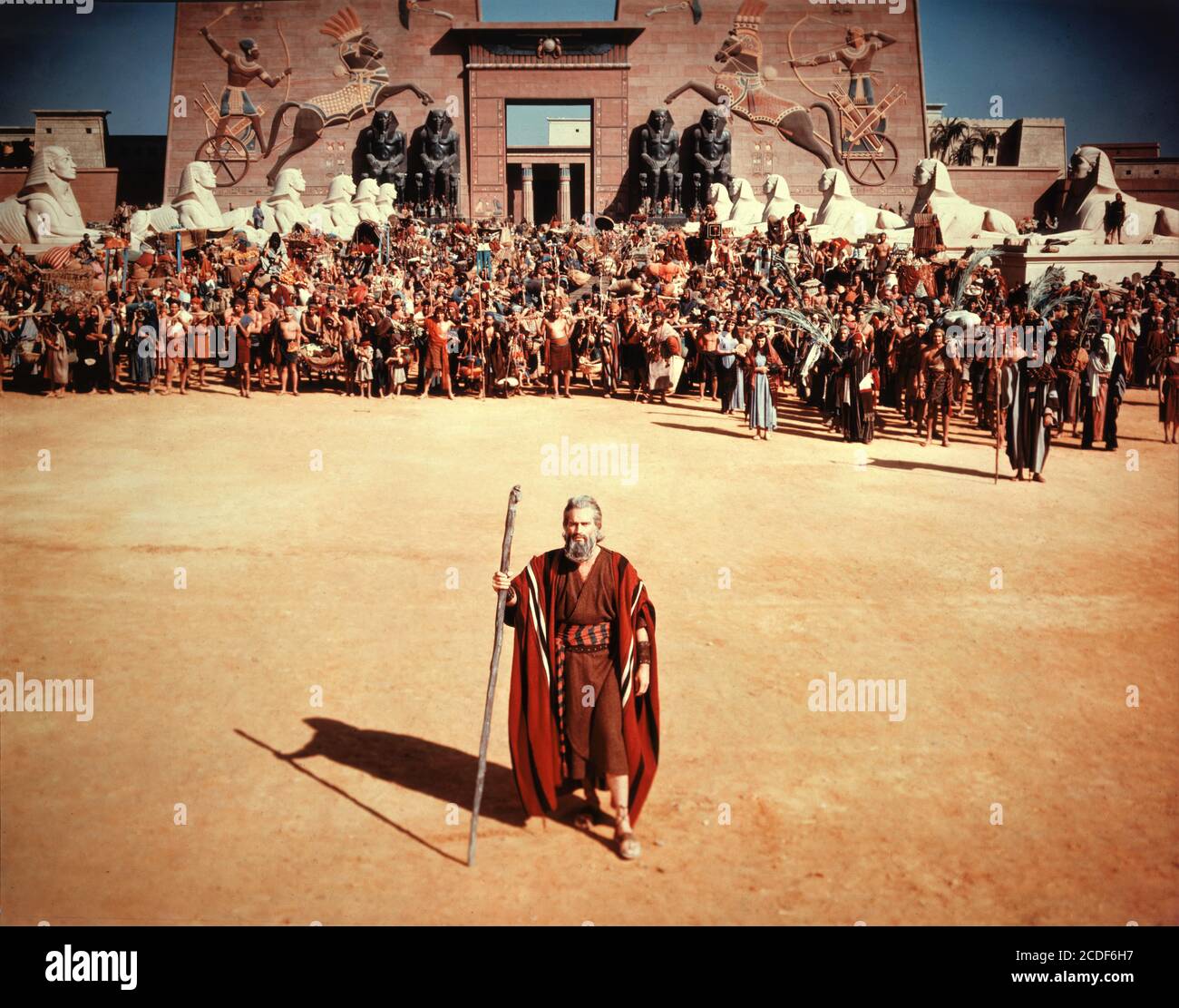 CHARLTON HESTON as Moses beginning of Exodus from Egypt in THE TEN  COMMANDMENTS 1956 director CECIL B. DeMILLE Motion Picture Associates /  Paramount Pictures Stock Photo - Alamy