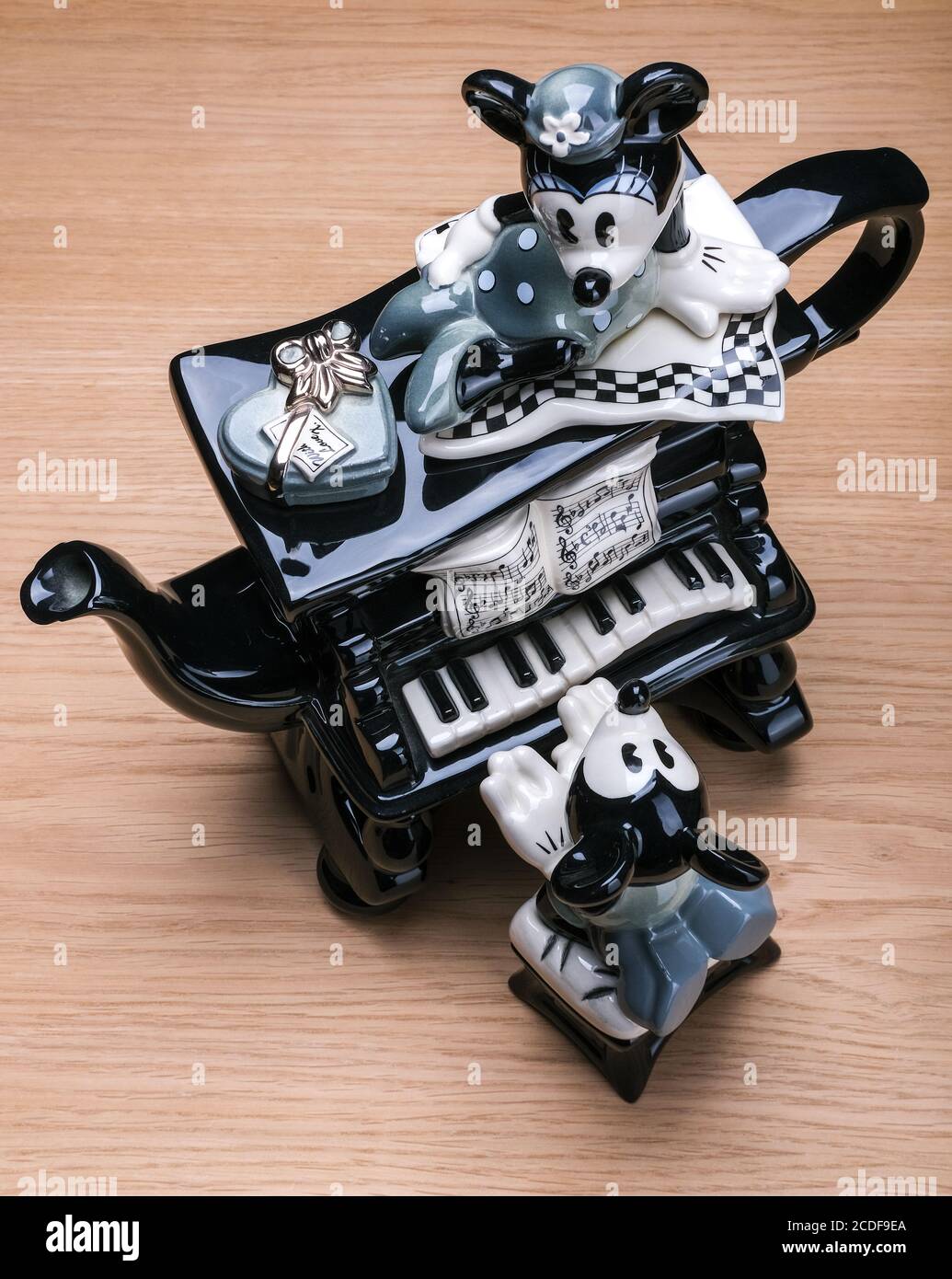 Paul Cardew limited edition teapot Stock Photo Alamy