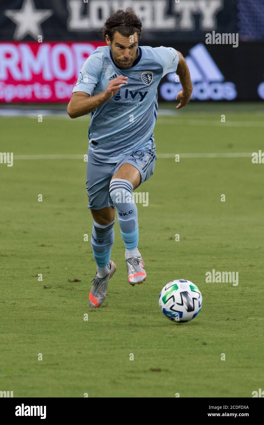 Kansas City, Kansas, USA. 25th Aug, 2020. Sporting KC midfielder Graham Zusi #8 pushes for the offense during the first half of the game. Credit: Serena S.Y. Hsu/ZUMA Wire/Alamy Live News Stock Photo
