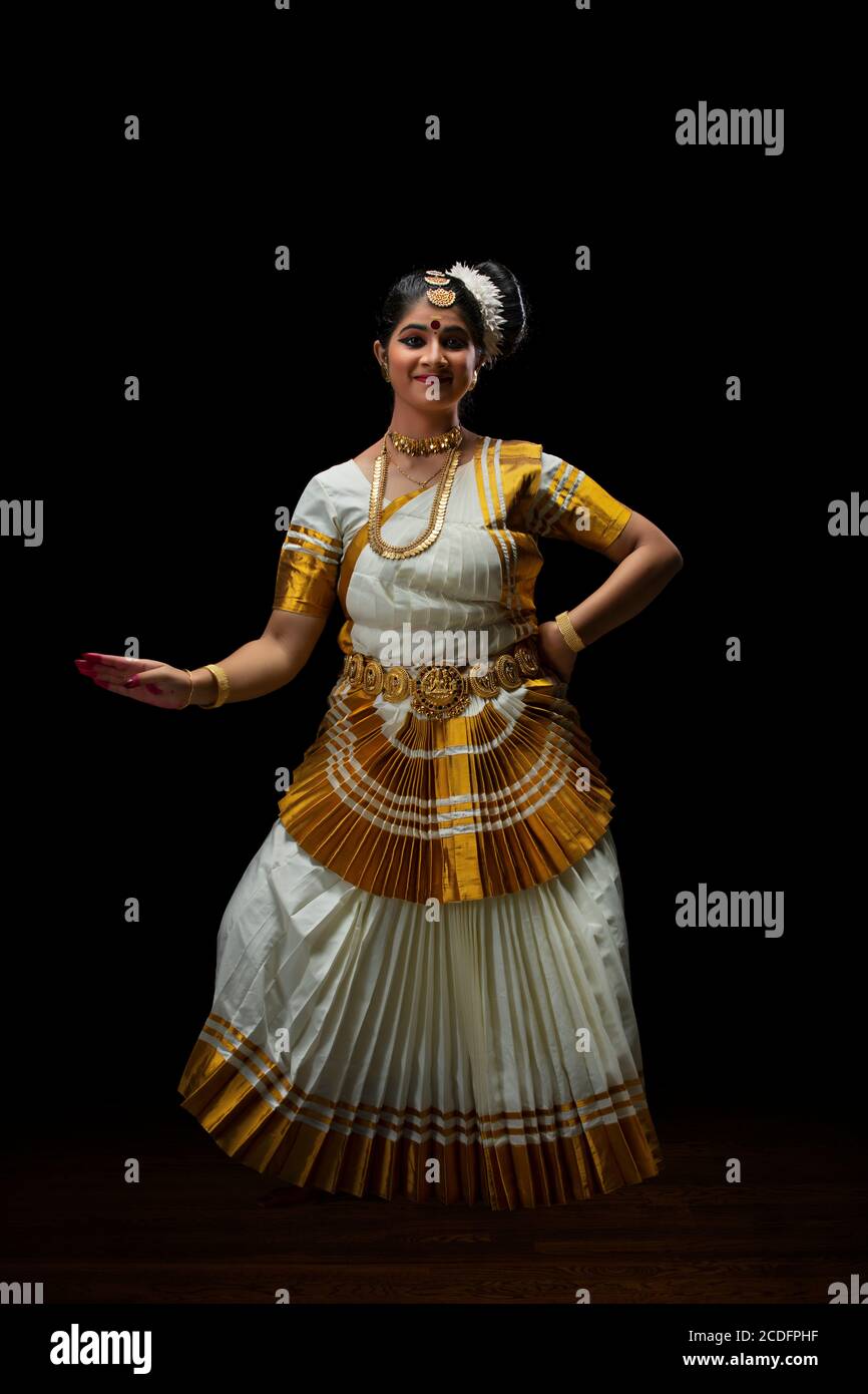 Mohiniattam artist performing nritta Stock Photo