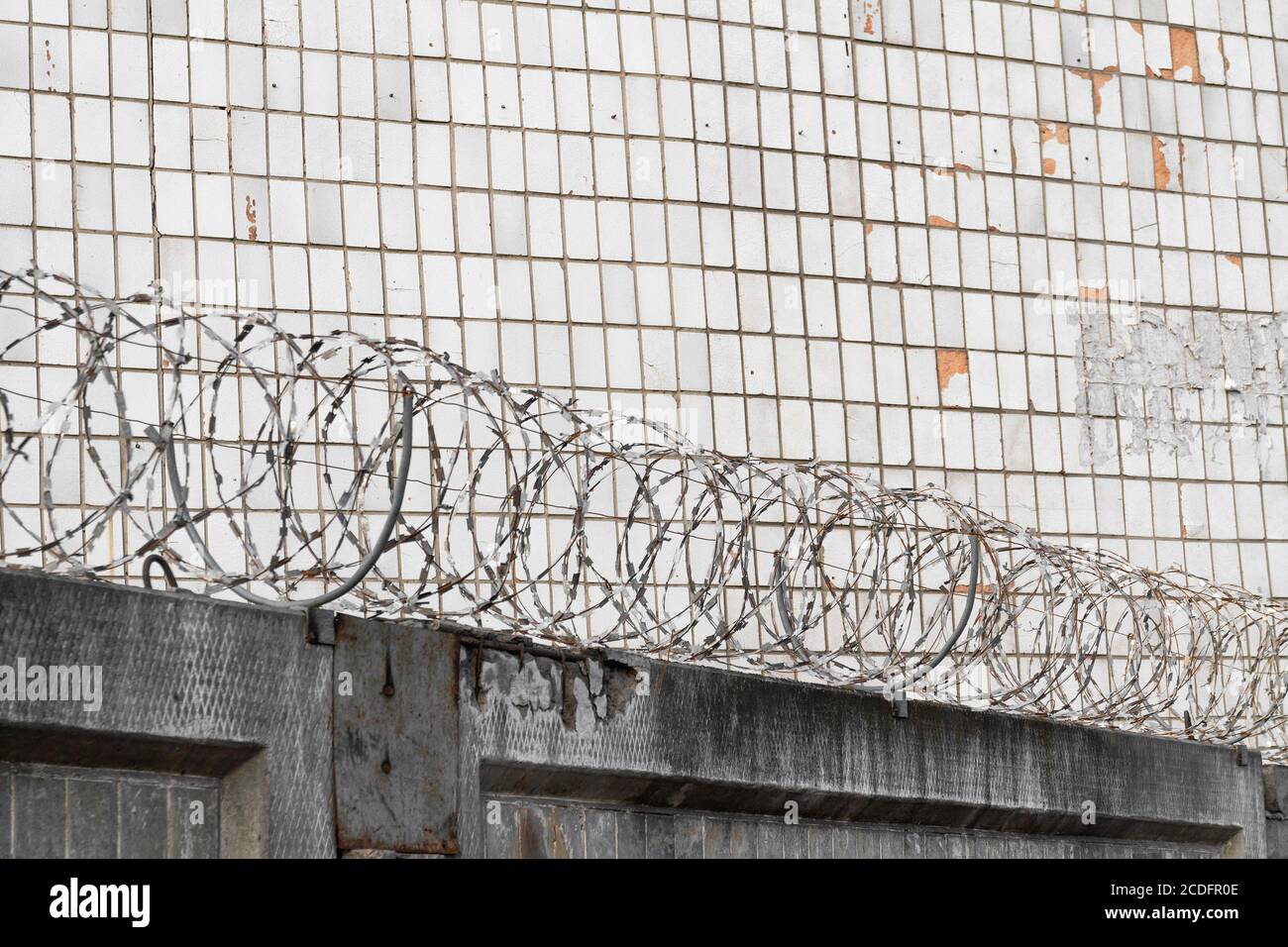 High boundary fence hi-res stock photography and images - Alamy