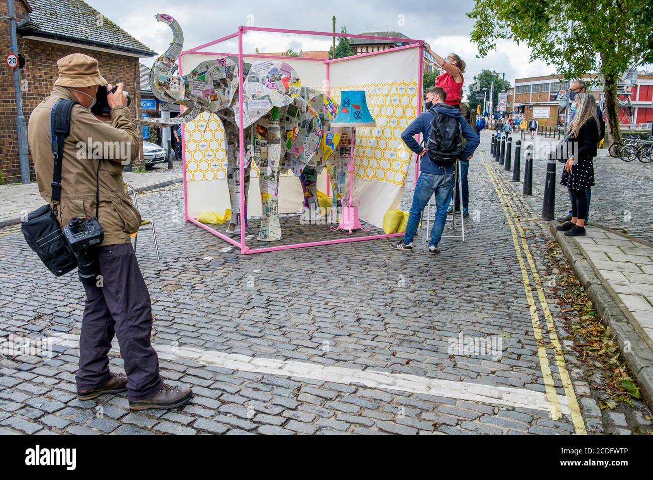 Bristol, UK. 28th August, 2020. Extinction Rebellion Climate Activists ...