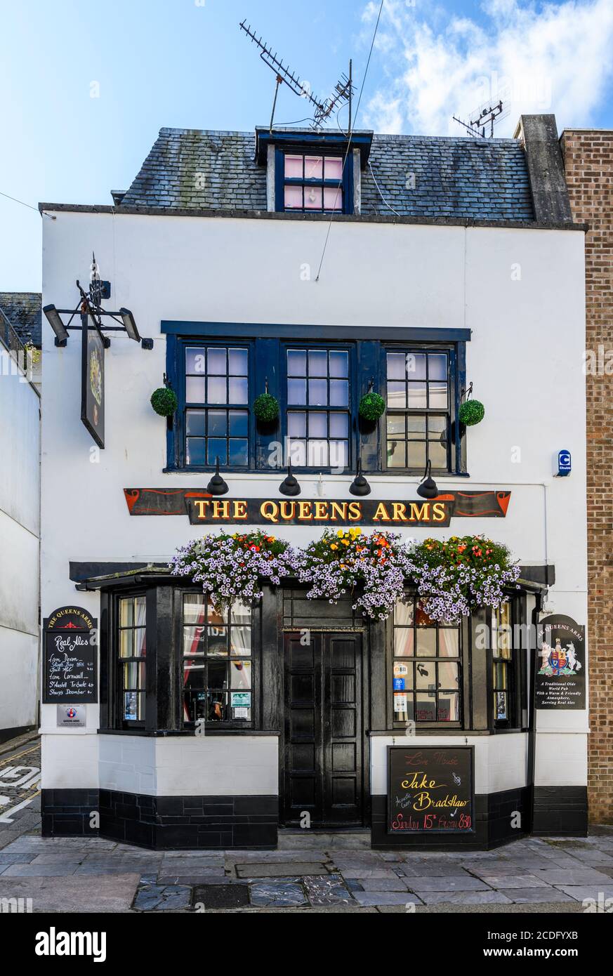 The Queens Arms is a traditional public house in The Barbican district of Plymouth, Devon, England, UK. Stock Photo