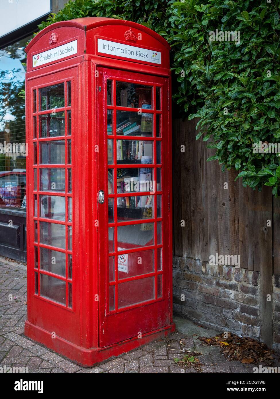 Free book exchange Telephone box, Royal Parade Chislehurst Stock Photo