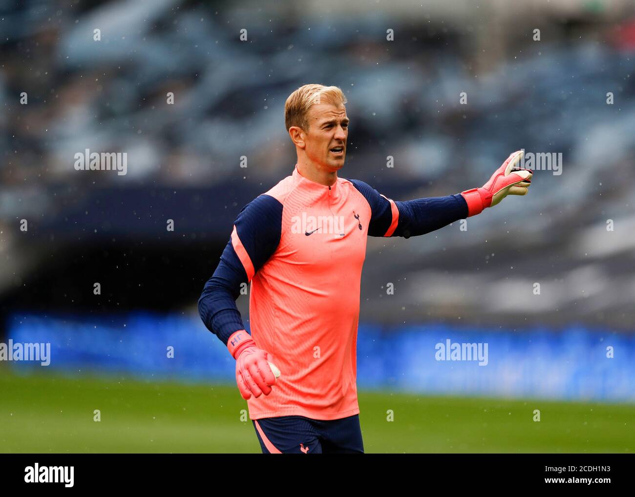 Tottenham Hotspur Stadium, London, UK. 28th Aug, 2020. Pre-season football friendly; Tottenham Hotspur v Reading FC; New signing Goalkeeper Joe Hart of Tottenham Hotspur before kick off Credit: Action Plus Sports/Alamy Live News Stock Photo