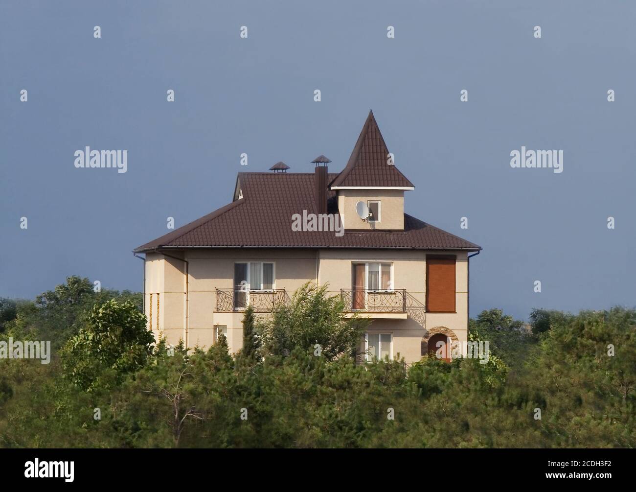 New modern luxury home over big blue sky Stock Photo Alamy