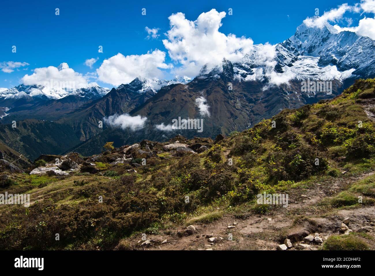 Ama Dablam and Thamserku peaks: Himalaya landscape Stock Photo