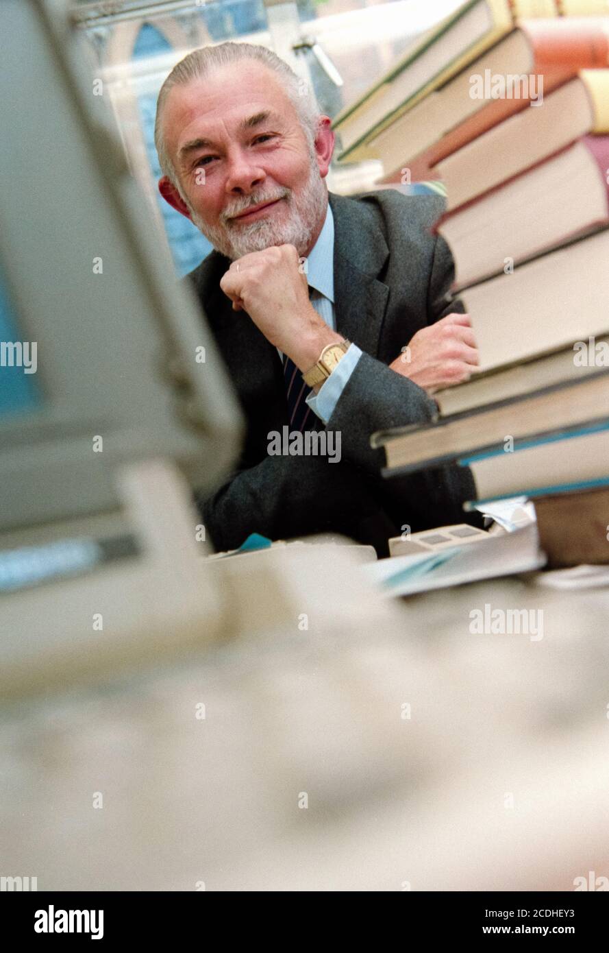 Professor Robin Alston at University College London. 01 October 1993. Photo: Neil Turner Stock Photo